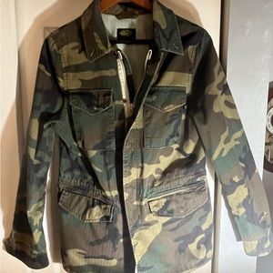 Alpha Industries Camo Jacket EUC Sm